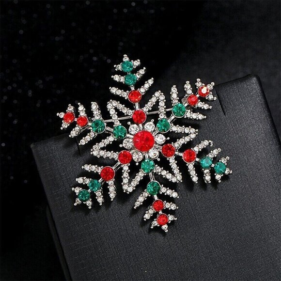 Deluxe Rhinestone Christmas Vintage Style Silver back Snowflake Brooch Pin US - Picture 1 of 4